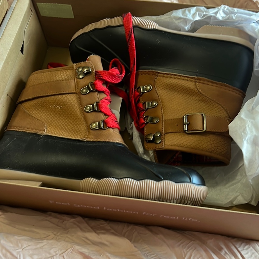 Maurice’s Duck Boots size 8.5 Brand New in box